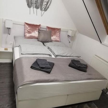 Salvus Apartman Apartment Егер Екстериор снимка