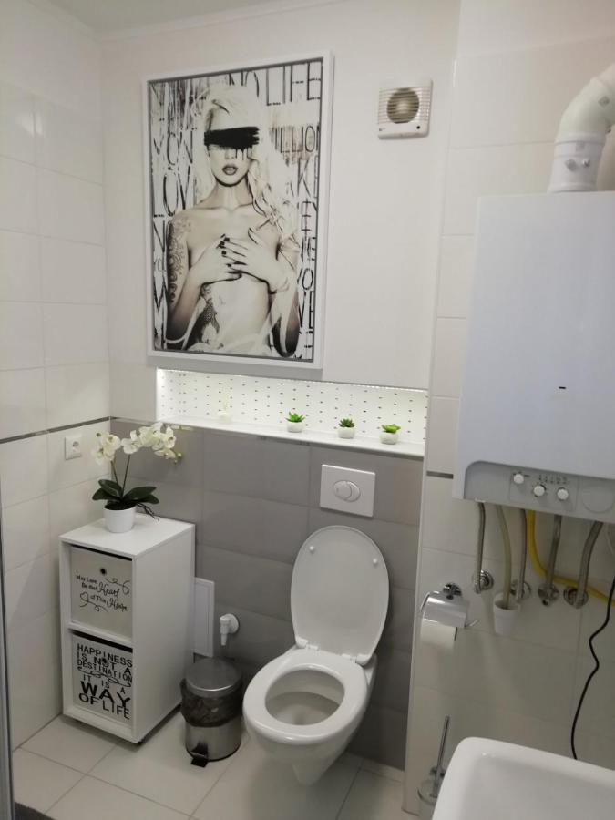 Salvus Apartman Apartment Егер Екстериор снимка