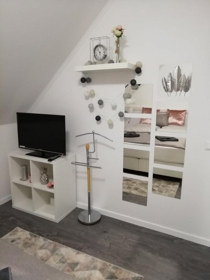 Salvus Apartman Apartment Егер Екстериор снимка