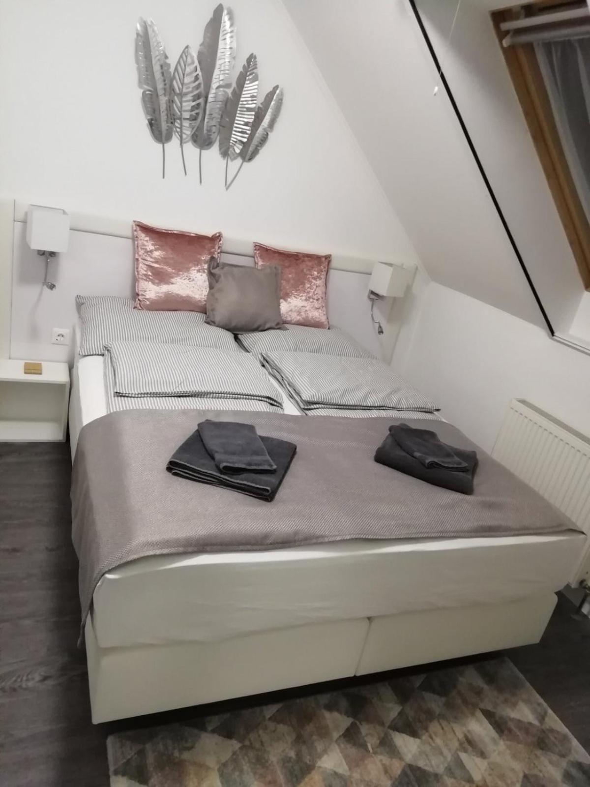 Salvus Apartman Apartment Егер Екстериор снимка
