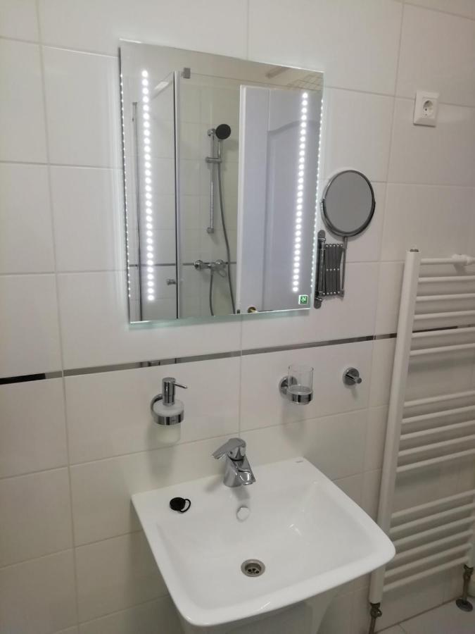 Salvus Apartman Apartment Егер Екстериор снимка